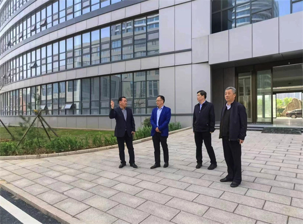 领导一行参观“劲牛生物园区”